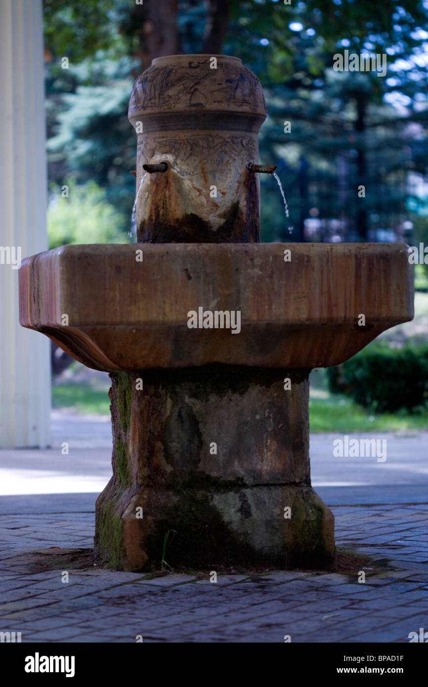 Altmodische Wasser-Brunnen Stockfoto