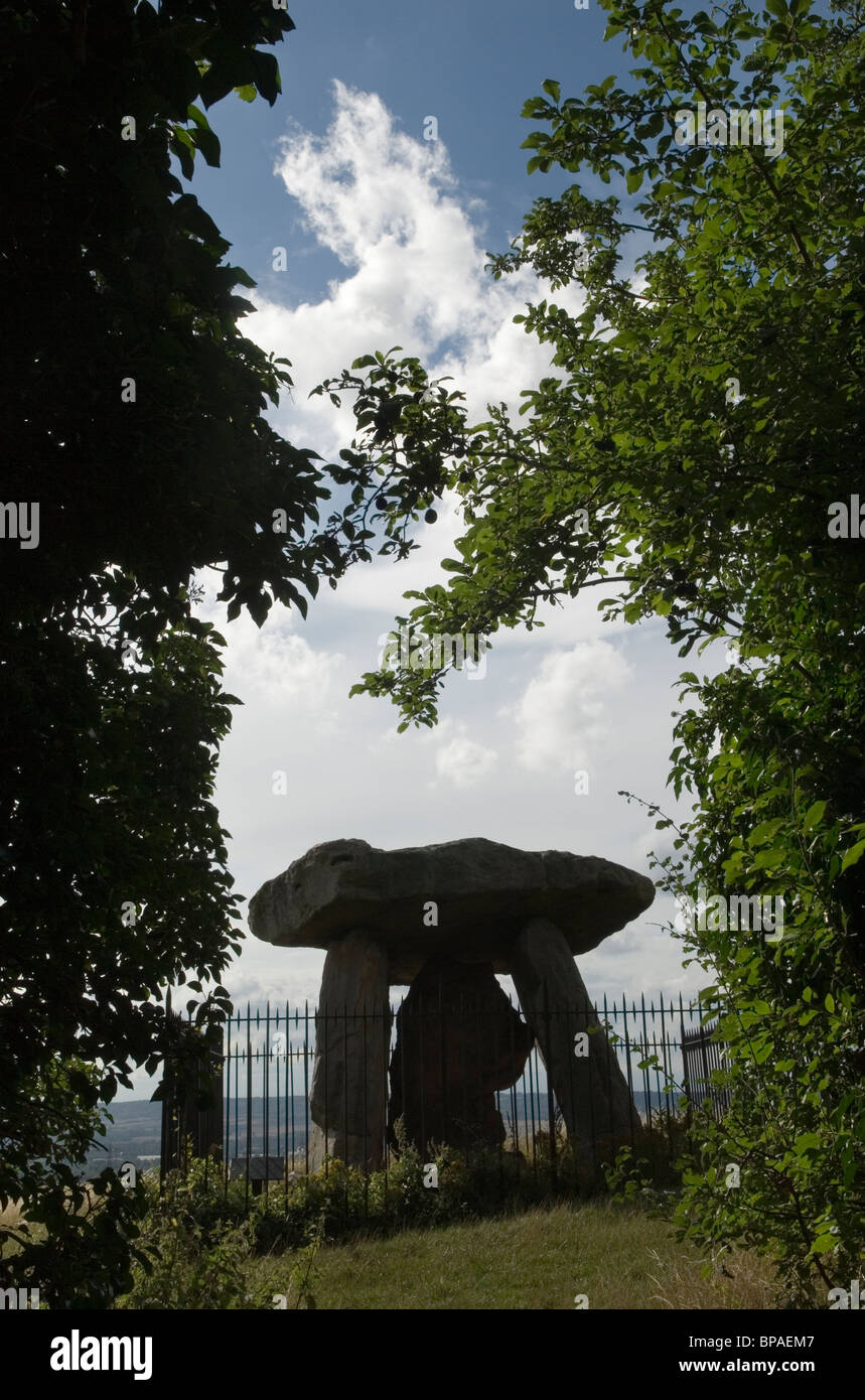 Kit's Coty House, auch bekannt als die Countess Stones am Blue Bell Hill. In der Nähe von Aylesford North Downs Kent UK. Ein neolithisches Kammergrab mit langen Karren. HOMER SYKES AUS DEN 2010 2010ER JAHREN Stockfoto