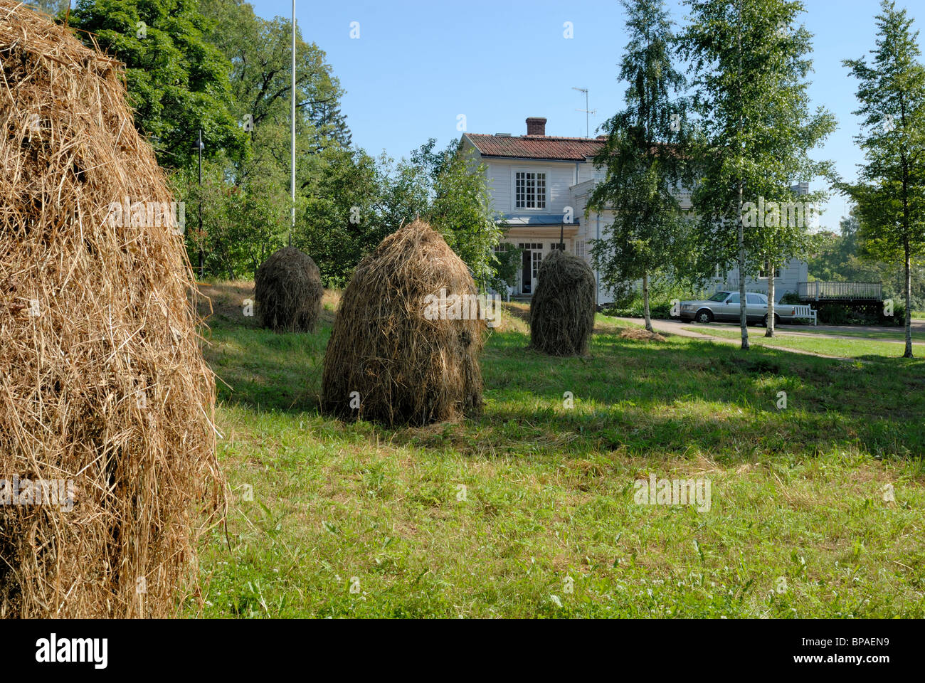 Heuhaufen in der alten Stadt von Helsinki. Heuhaufen sind gut erinnern an die ländlichen Jahrhunderte in der Geschichte von Helsinki. Helsinki, Finnland Stockfoto