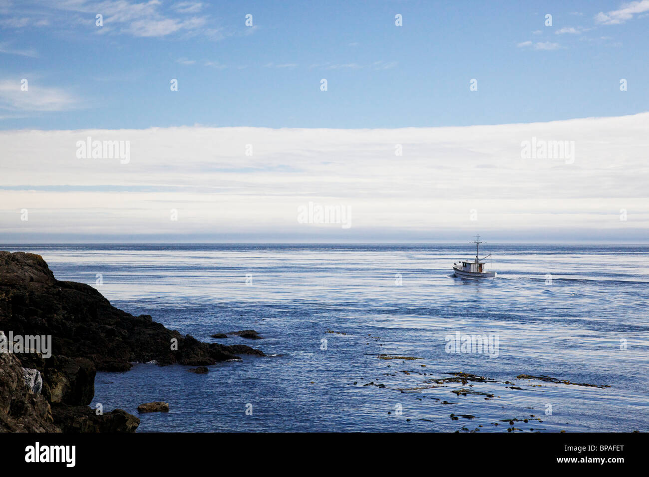 Kleiner Trawler im Puget Sound. Lime Kiln State Park, San Juan Island, Washington. Stockfoto