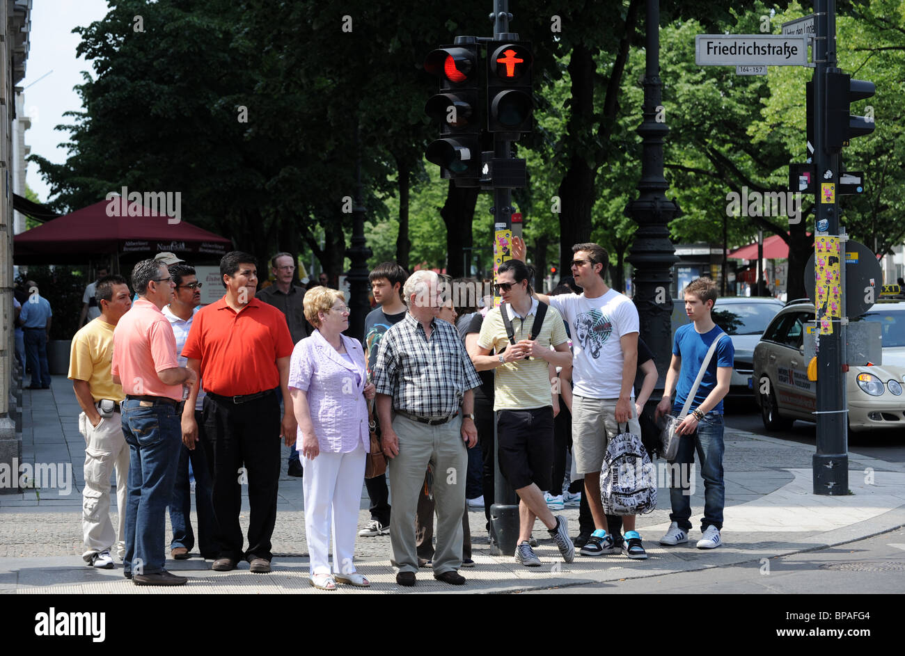 Fußgängerüberweg Friedrichstrase Berlin Deutschland Deutschland Europa Stockfoto