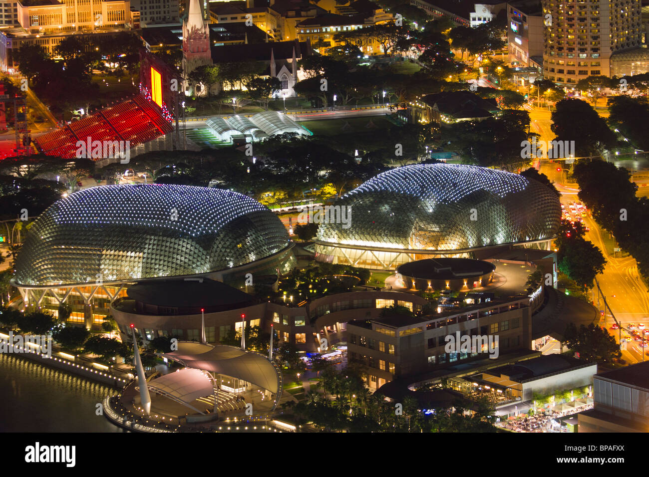 Esplanade-Theatres on Bay, Marina Bay, Singapur, in der Nacht Stockfoto