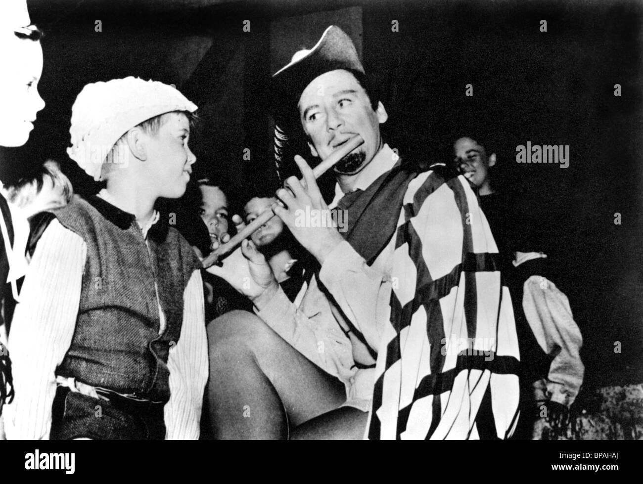 VAN JOHNSON DER RATTENFÄNGER VON HAMELN (1957) Stockfoto