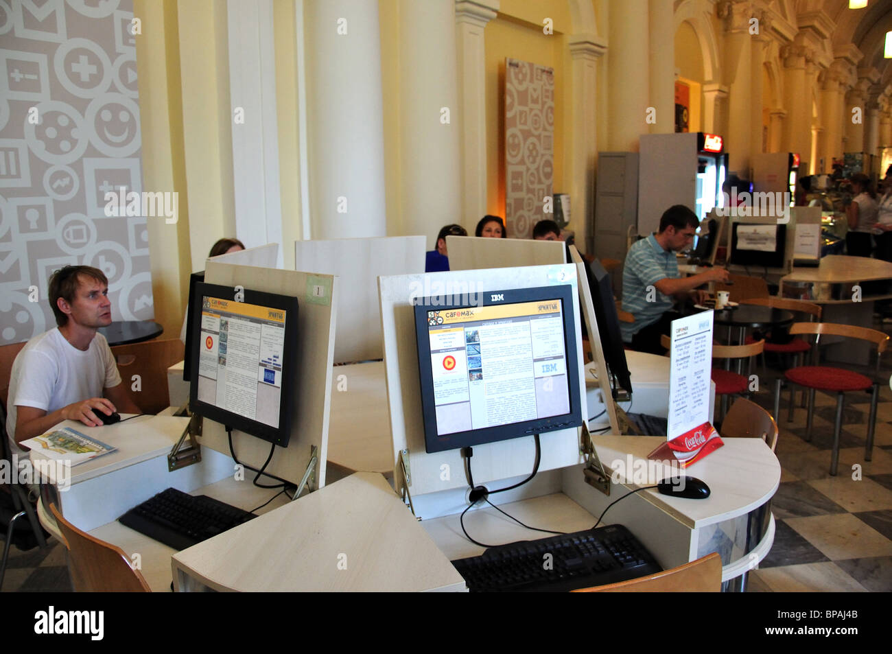 Internet Café, Eremitage, Sankt Petersburg, nordwestliche Region, Russland Stockfoto