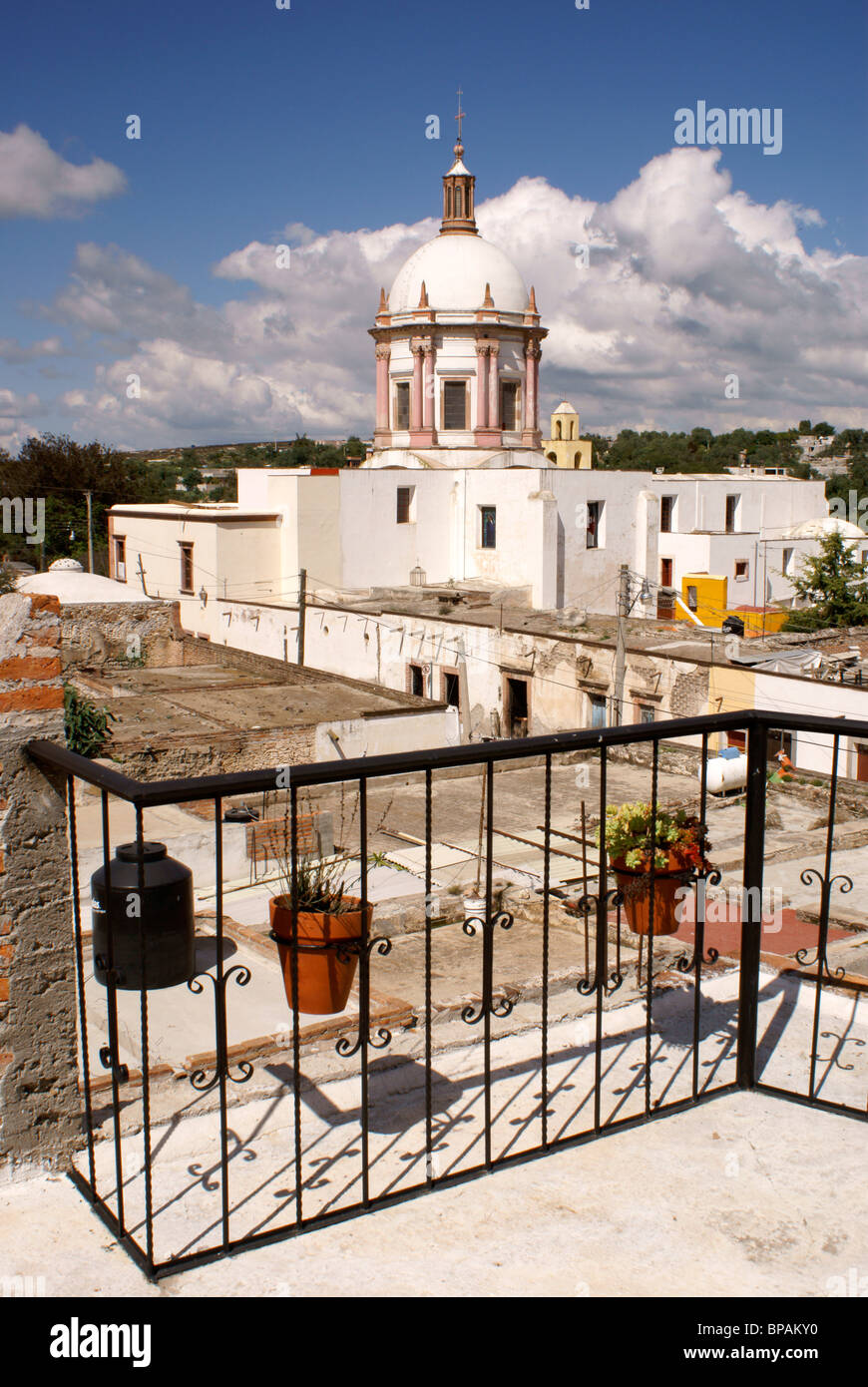 Die Kuppel der Parroquia San Pedro Kirche im 19. Jahrhundert Bergbaustadt Mineral de Pozos, Guanajuato, Mexiko Stockfoto