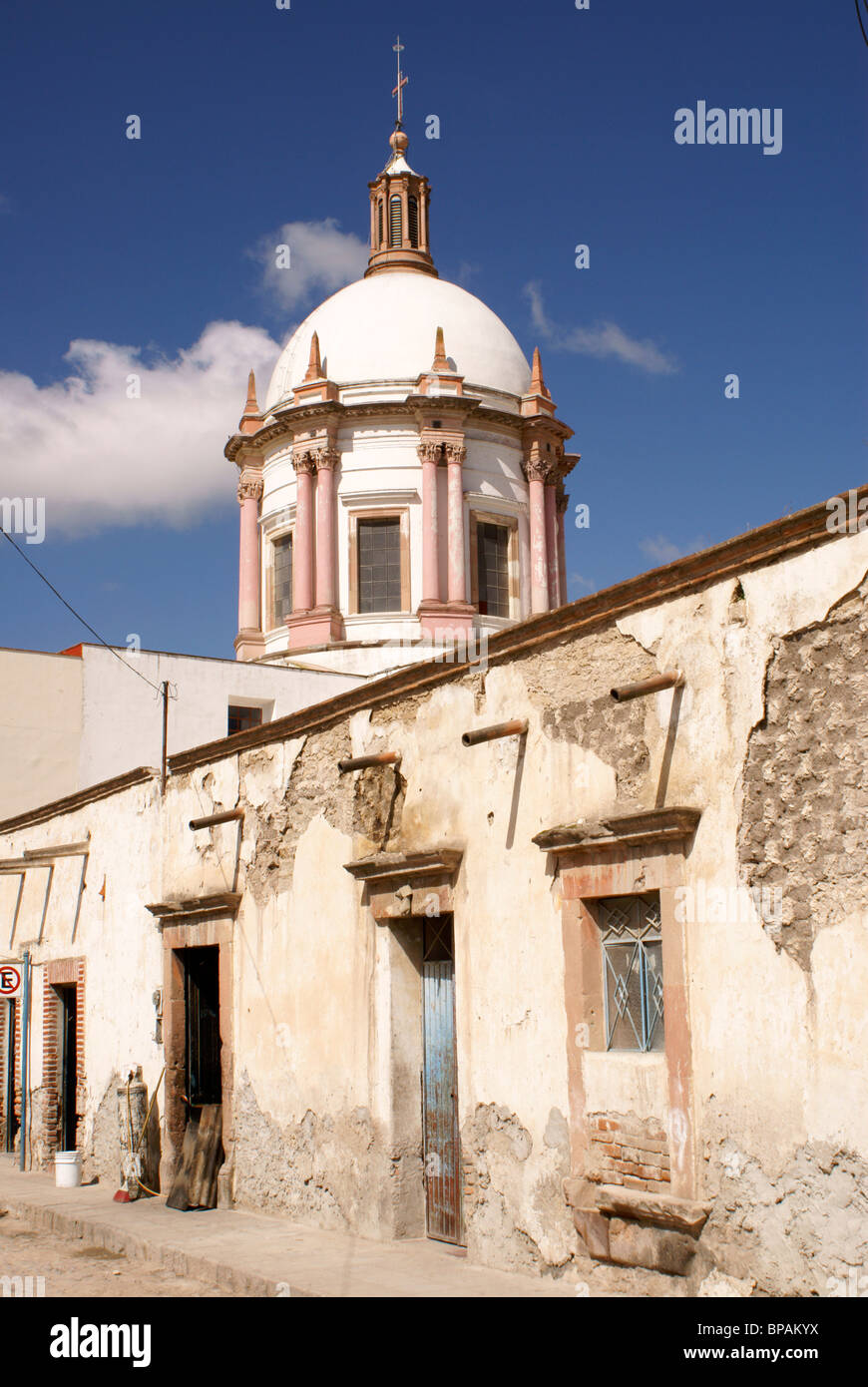 Kuppel der Parroquia San Pedro Kirche im 19. Jahrhundert Bergbaustadt Mineral de Pozos, Guanajuato, Mexiko Stockfoto
