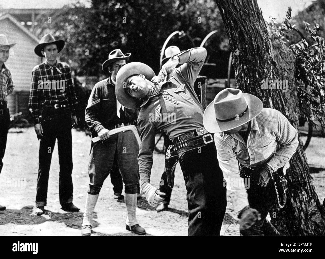 SZENE MIT TEX RITTER ARIZONA TRAIL (1943) Stockfoto