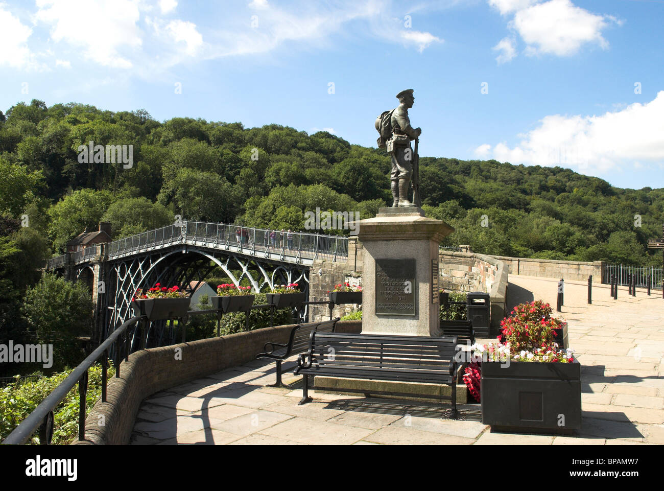 Ironbridge Kriegerdenkmal - Ironbridge, Shropshire. Stockfoto