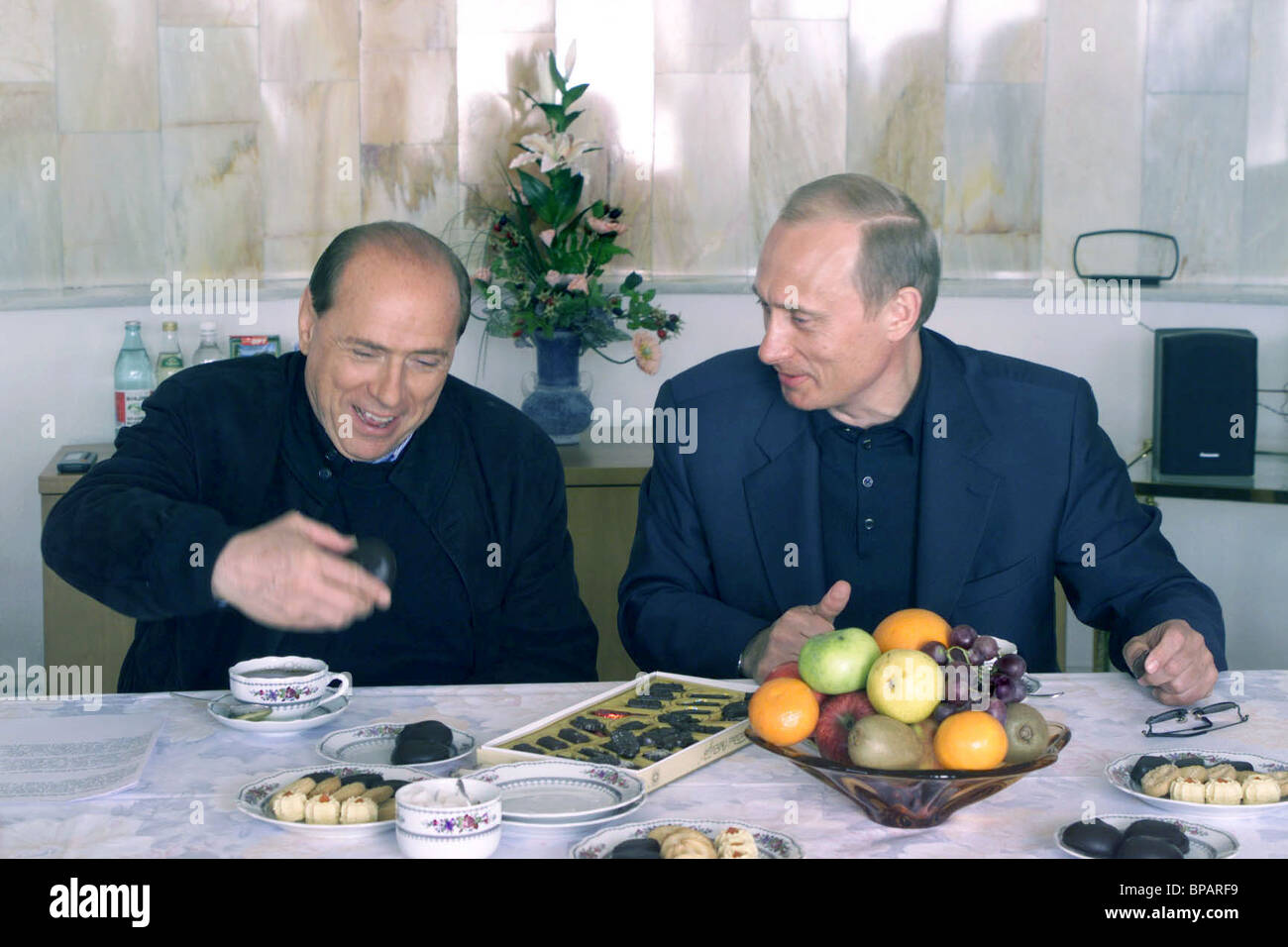 Informelles Treffen Der Prasidenten Vladimir Putin Mit Italienischen Ministerprasidenten Silvio Berlusconi In Sotschi Stockfotografie Alamy