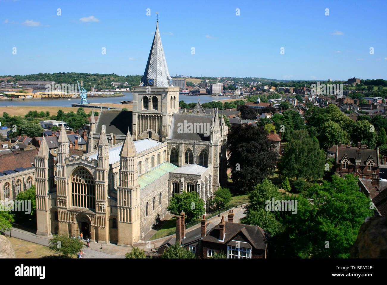 Rochester Kathedrale gesehen von der Spitze des Schlosses. Es ist das zweite älteste englische Kathedrale von Bischof Justus 609 n. Chr. erbaut Stockfoto