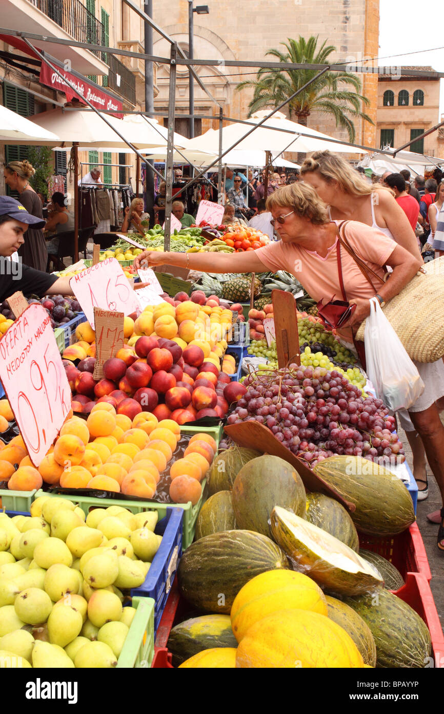 Santanyi Mallorca Mallorca Markt wöchentlich Dienstag Verkauf von frischem Obst und Gemüse Stockfoto