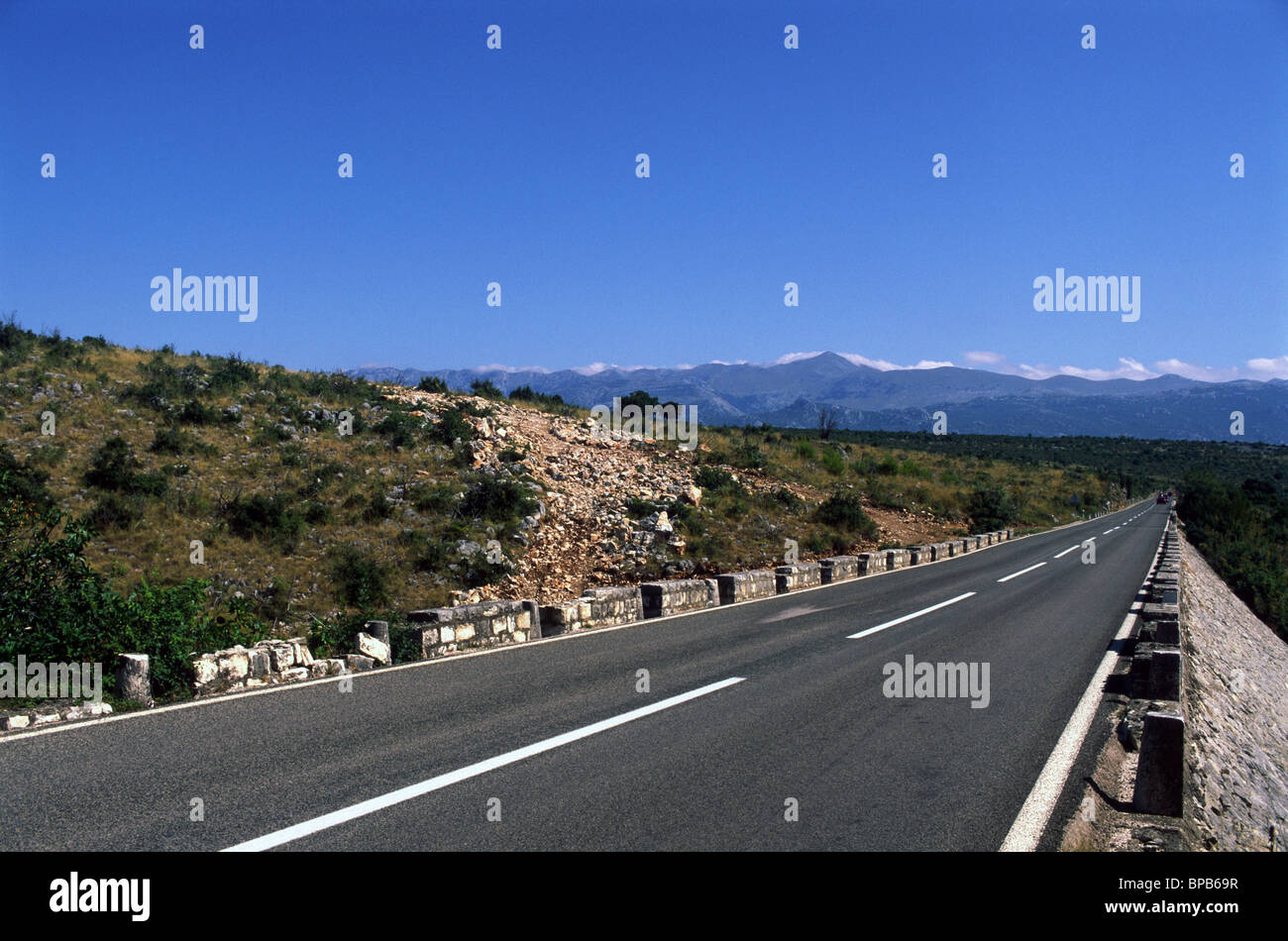 Adriatischen Küstenstraße Jadranska Magistrale zwischen Maslenica und Posedarje, Kroatien Stockfoto