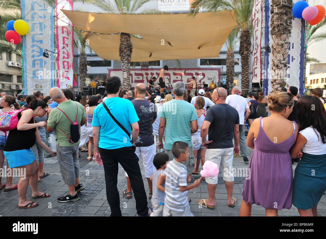 Israel, Haifa, krähte der Menschen bei einem Outdoor-Musik-festival Stockfoto