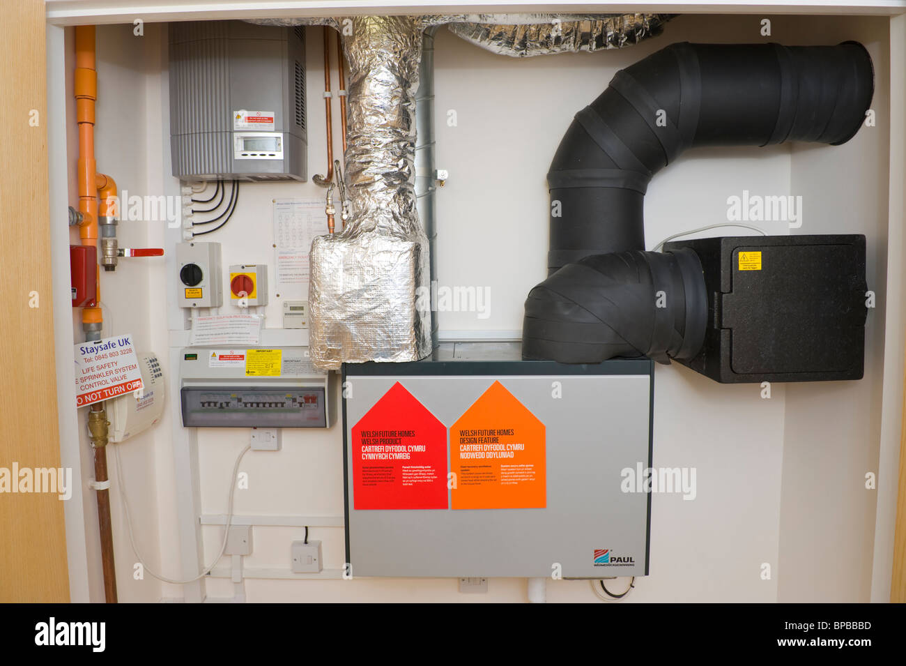 Energie effiziente Lüftung Wärmerückgewinnung verwendet in einer ökologisch nachhaltigen Null Kohlenstoff-Passivhaus in UK Stockfoto