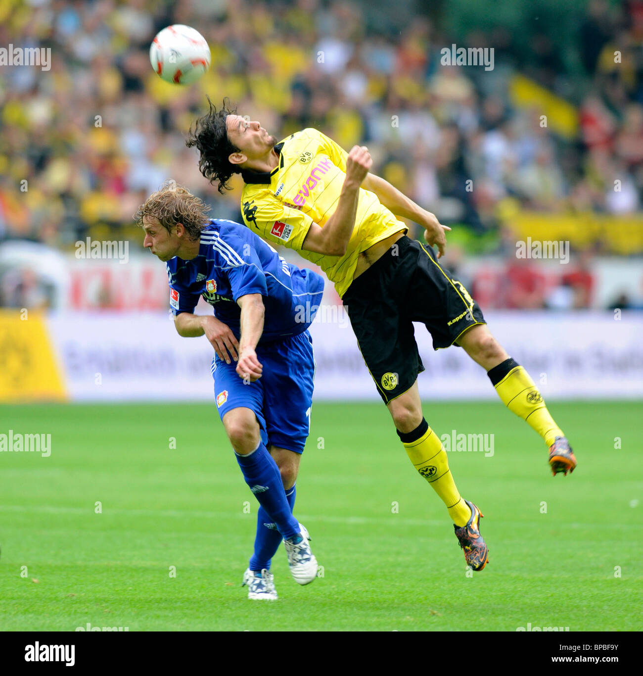 Stefan Kiessling (blau) Vs Neven Subotic, Deutsche Bundesliga. Stockfoto