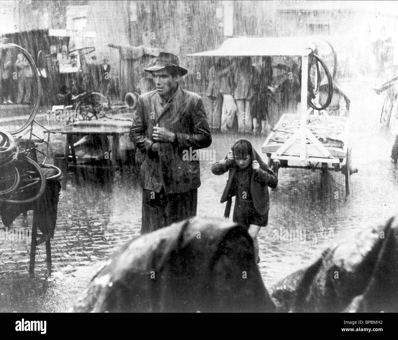 LAMBERTO MAGGIORANI, ENZO STAIOLA, FAHRRADDIEBE, 1948 Stockfoto