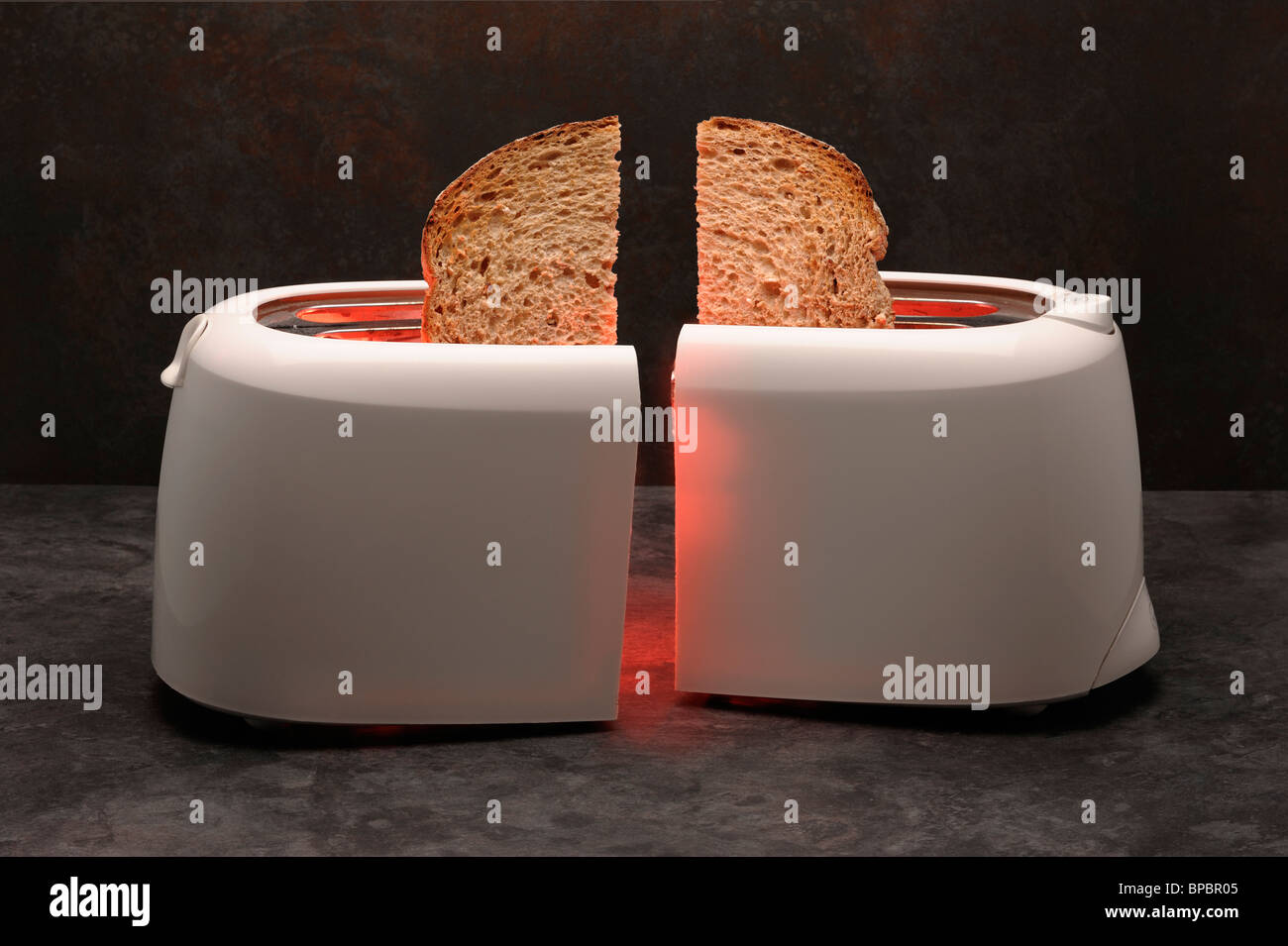 Toaster in zwei Hälften geschnitten Stockfoto