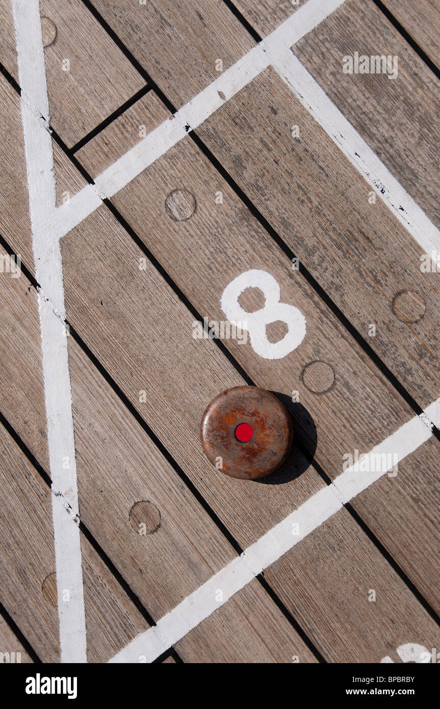 Deck Shuffleboard an Bord der P & O Kreuzfahrtschiff "Aurora". Stockfoto