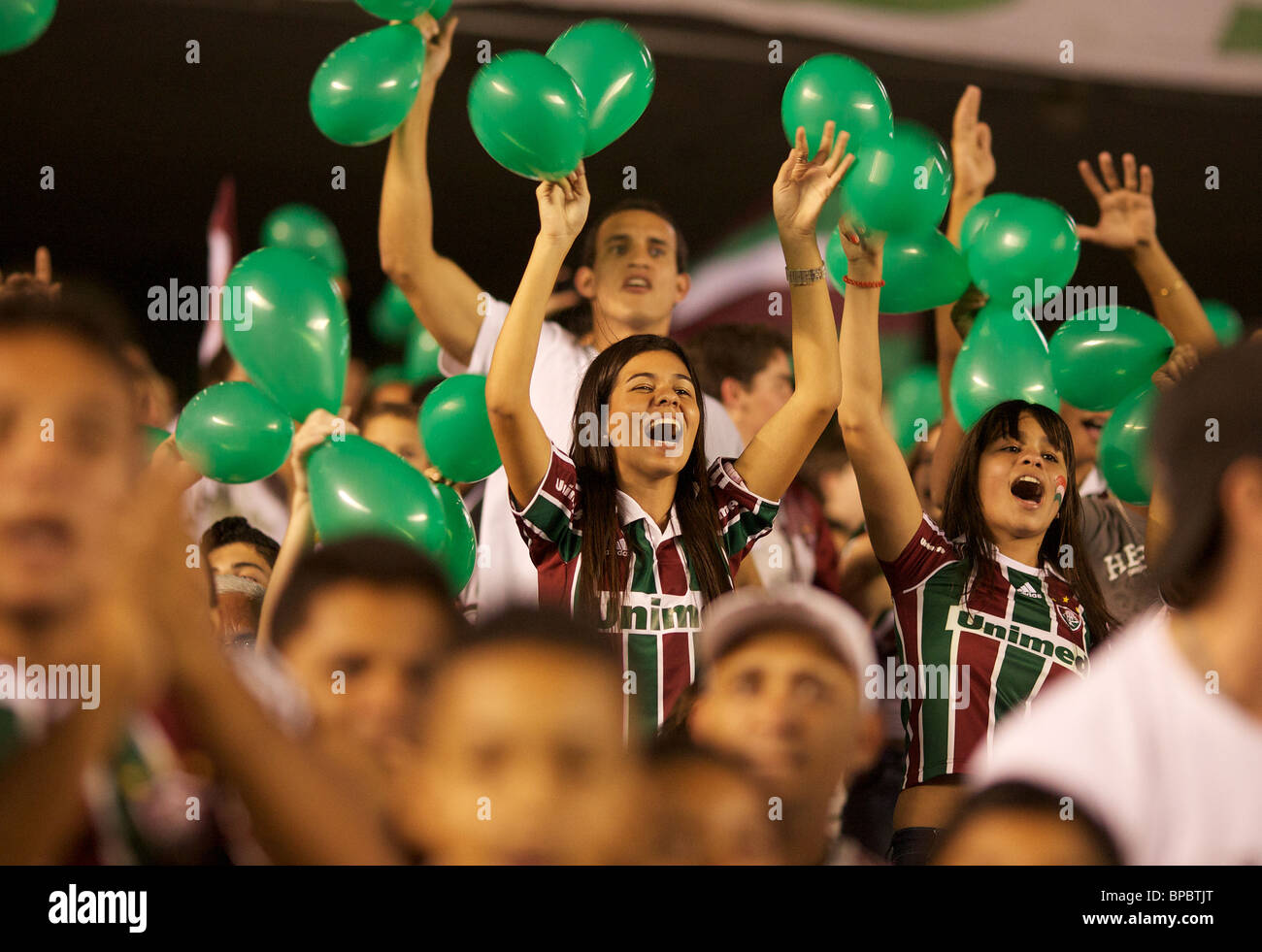 Fluminense Fans unterstützen ihr Team bei Fluminense FC V CR Vasco da Gama Futebol Brasileirao Ligaspiel am Maracana. Stockfoto