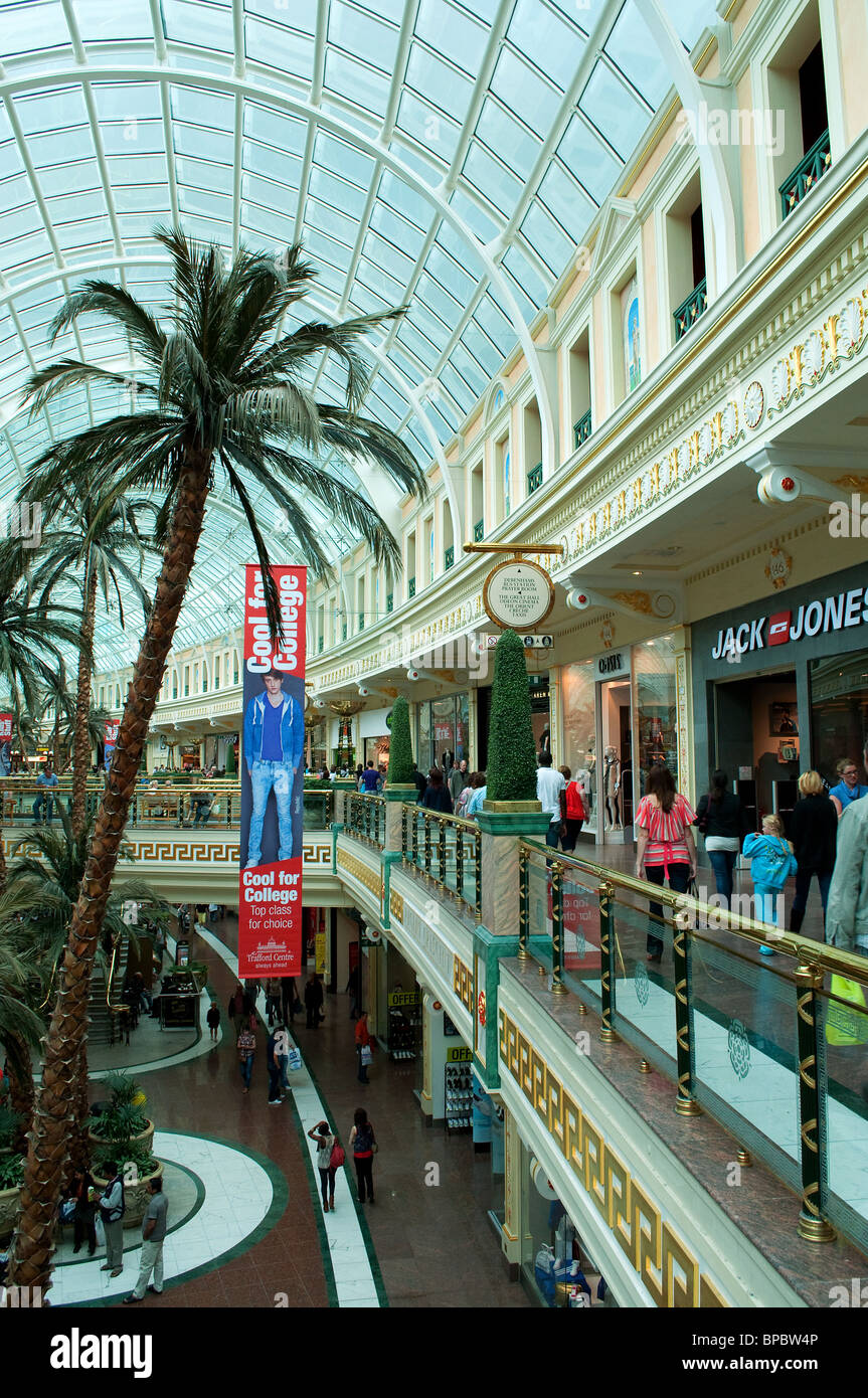 im Inneren das Trafford Centre, Manchester, Großbritannien Stockfoto