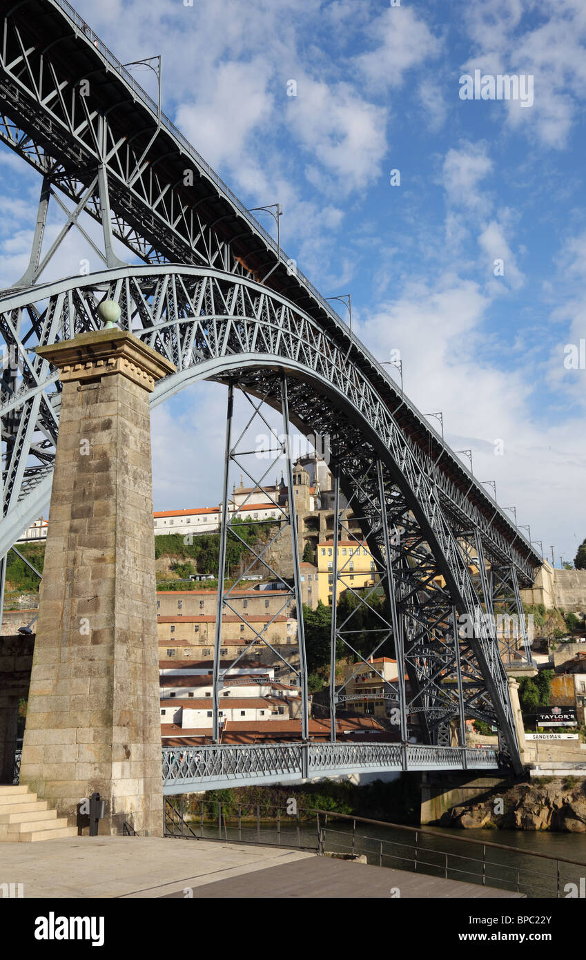 Dom Luis ich Brücke über den Fluss Douro in Porto, Portugal Stockfoto