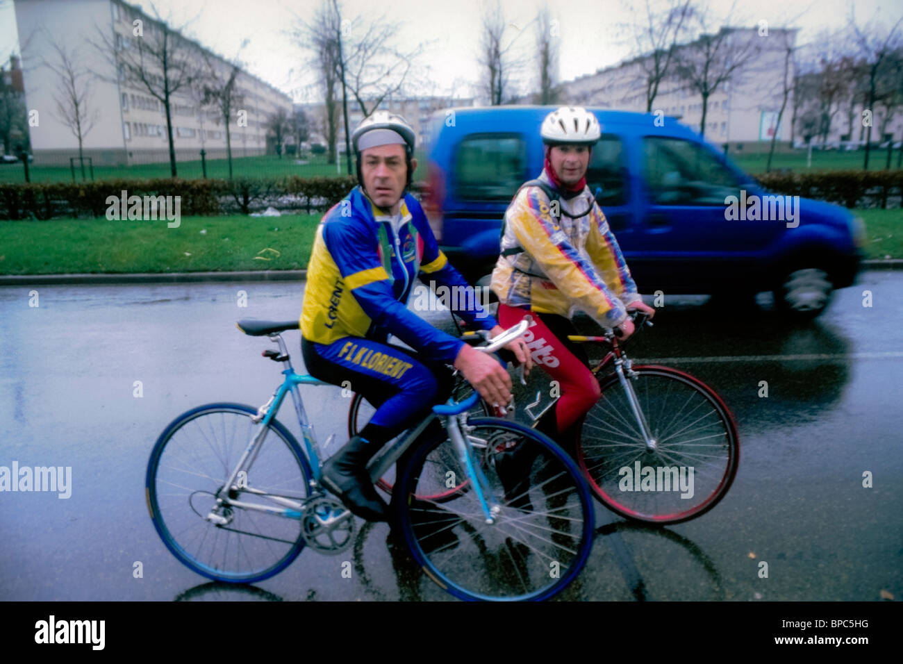 Paris, Frankreich - AIDS Bike-A-Thon Fundraising Event, Brittany to Paris Sidaction (für Thierry Rousseau) Freiwillige, die Gemeinschaft unterstützen, Autofahrräder Stockfoto