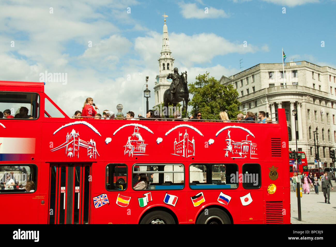 Touristen auf einem offenen Top rot London Tour Bus, London, England, UK Stockfoto