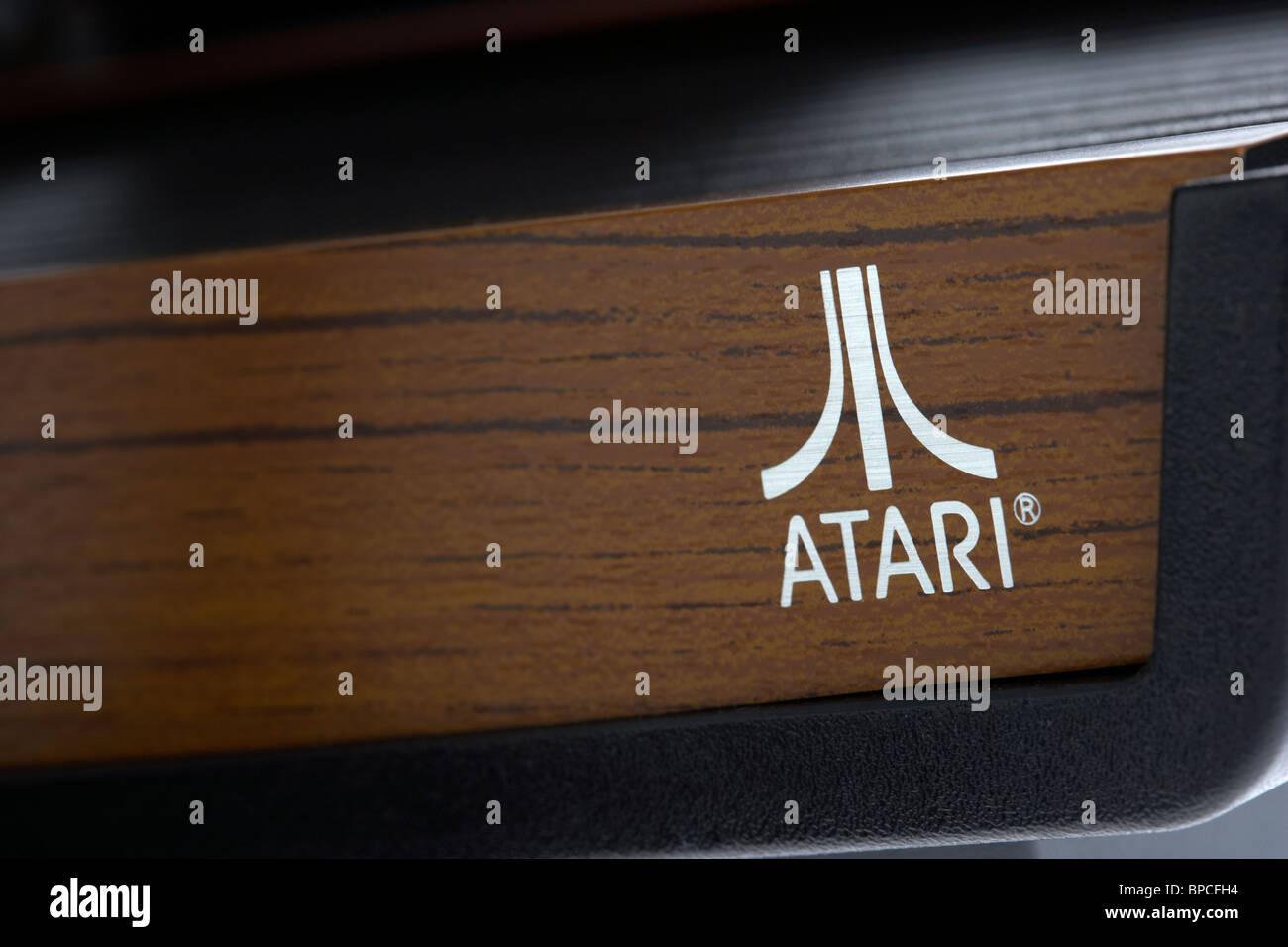 Logo der Retro-elektronische Videospiel original Atari vcs 2600 sechs Schalter woodie Stockfoto