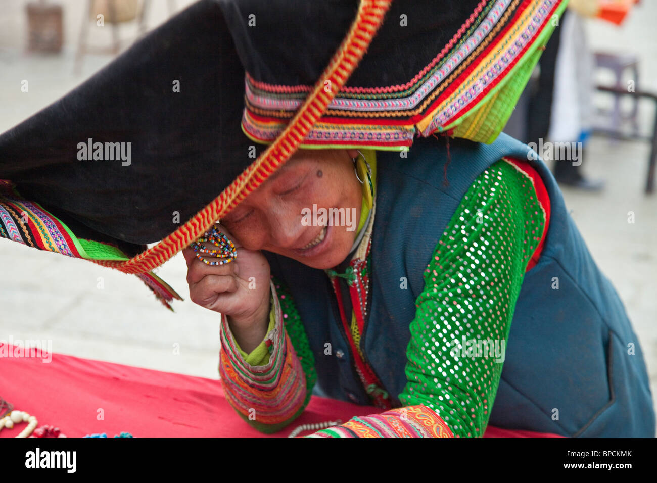 Ethnischen Minderheit Frau in Shangri-La oder Zhongdian in der Provinz Yunnan, China Stockfoto