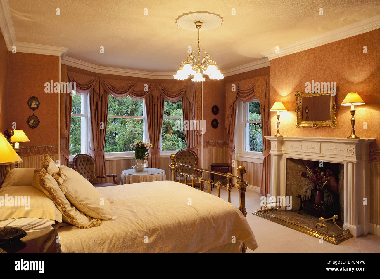 Luxus Victorian Schlafzimmer mit Kamin Stockfotografie - Alamy