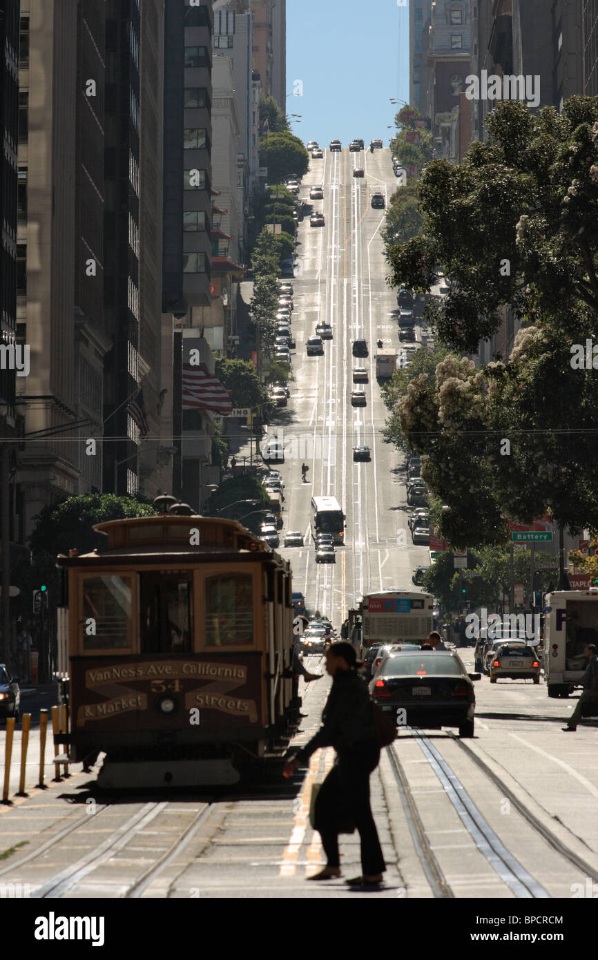 Fußgänger überqueren California Street, San Francisco, USA Stockfoto