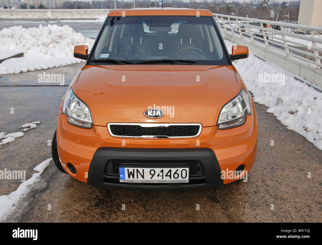 Kia Soul 1.6 - mein 2008 - Orangen - fünf Türen (5D) - koreanischen populären Minivan Kleinwagen, kleinen MPV - Parkplatz, Parkplatz Stockfoto