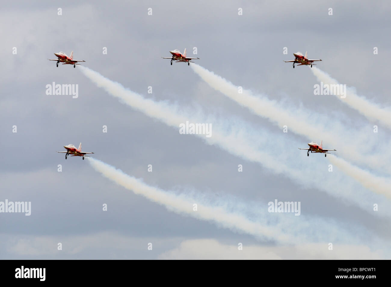 Die Patrouille Swiss Display Team fliegen ihre Northrop F-5E Tiger II auf der 2010 Royal International Air Tattoo in Fairford, Engla Stockfoto