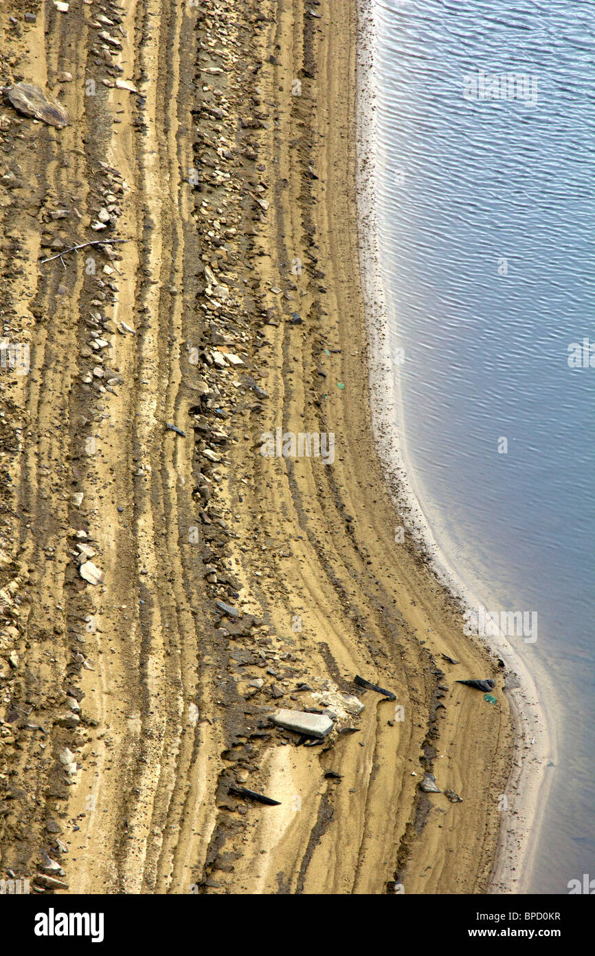 Niedrigwasser Ebene Flut markiert von oben Ladybower Vorratsbehälter Derbyshire England uk gb Stockfoto