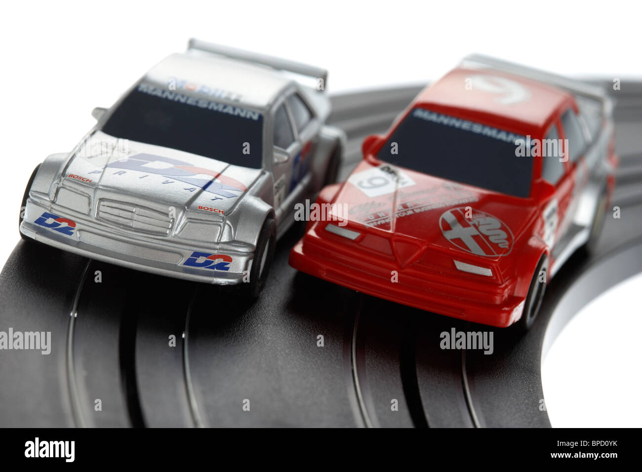 Micro Slot-Racing Autos auf der Strecke aus den 1980er Jahren historische Jungen Spielzeug hergestellt von scalextric Stockfoto