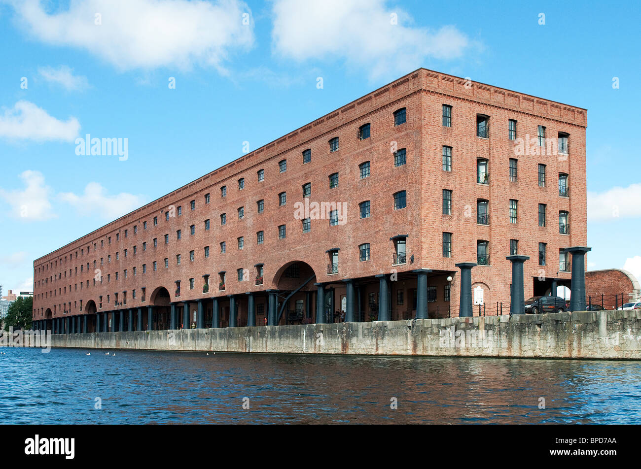 eine alte Lagerhalle renoviert, hochwertige Wohnungen am Albert Dock in Liverpool, England, UK Stockfoto