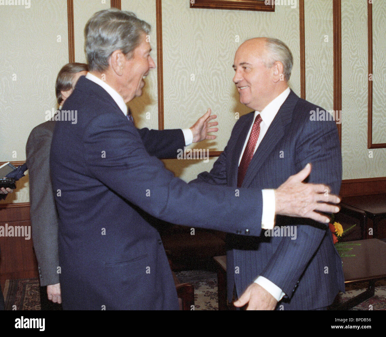 Michail Gorbatschow Und Ronald Reagan 1990 Stockfotografie Alamy
