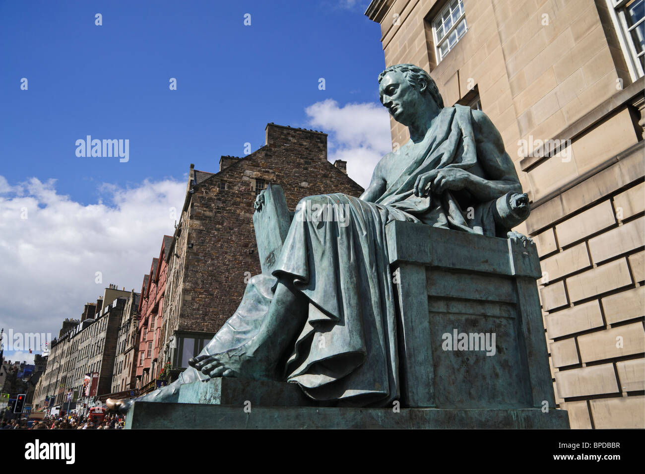Statue des schottischen Philosophen David Hume an der Royal Mile Edinburgh Schottland Stockfoto