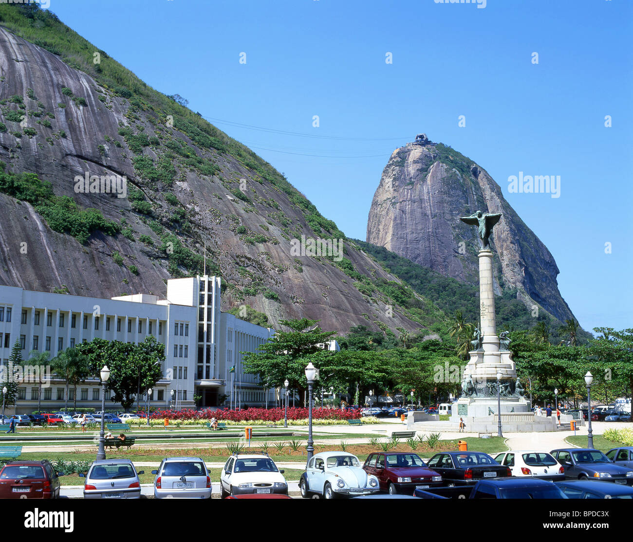 Zuckerhut und Kriegerdenkmal, Rio De Janeiro, Bundesstaat Rio De Janeiro, Brasilien Stockfoto