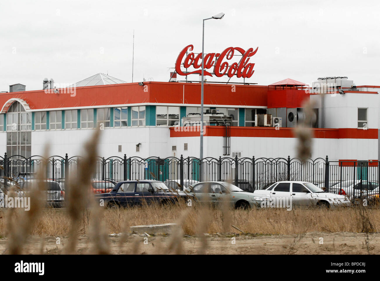 CocaCola Company Arbeiter verlangen Lohnerhöhung in St. Petersburg