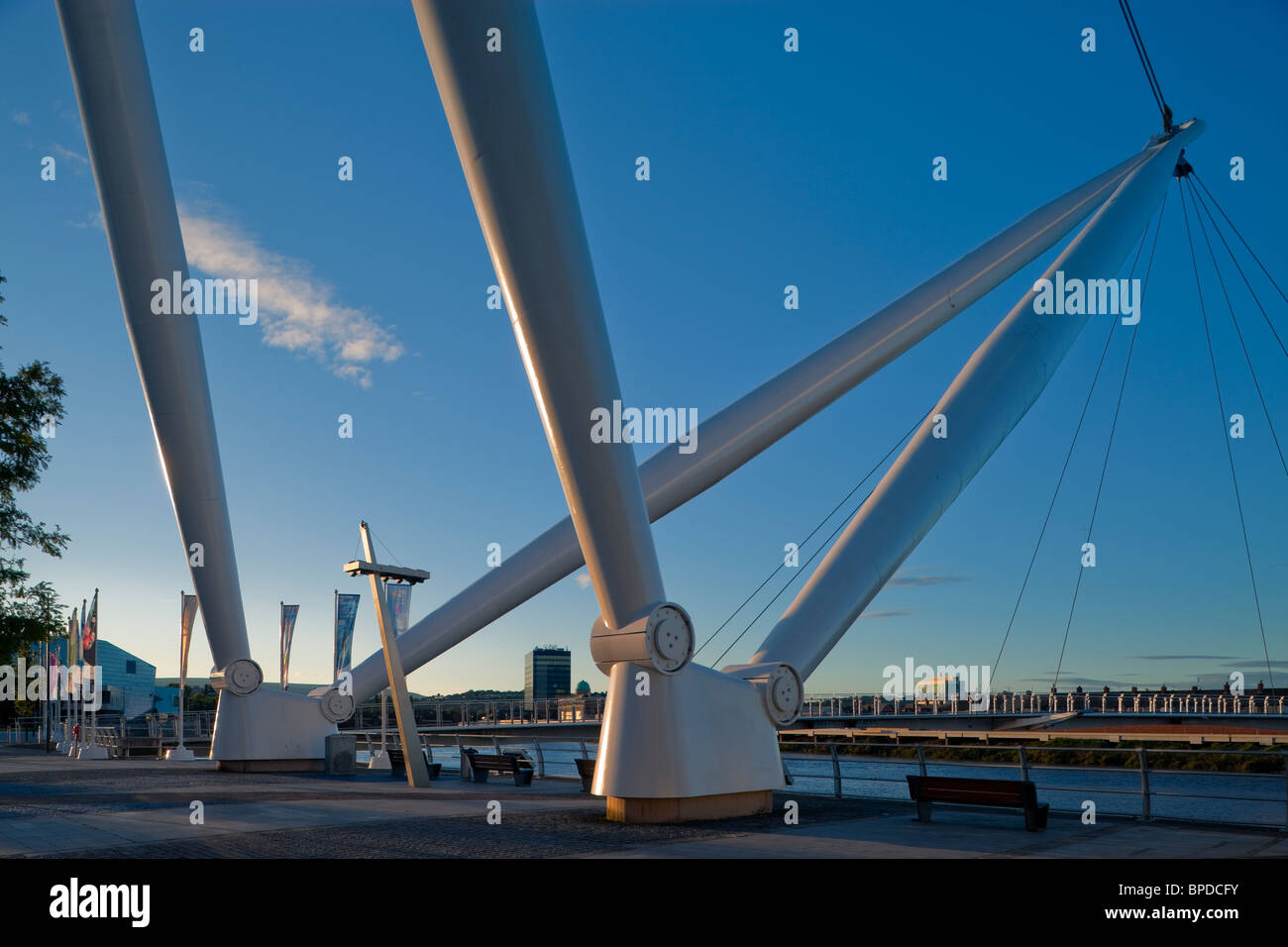 Stadt Brücke und Fluss Usk Newport Gwent Wales Stockfoto