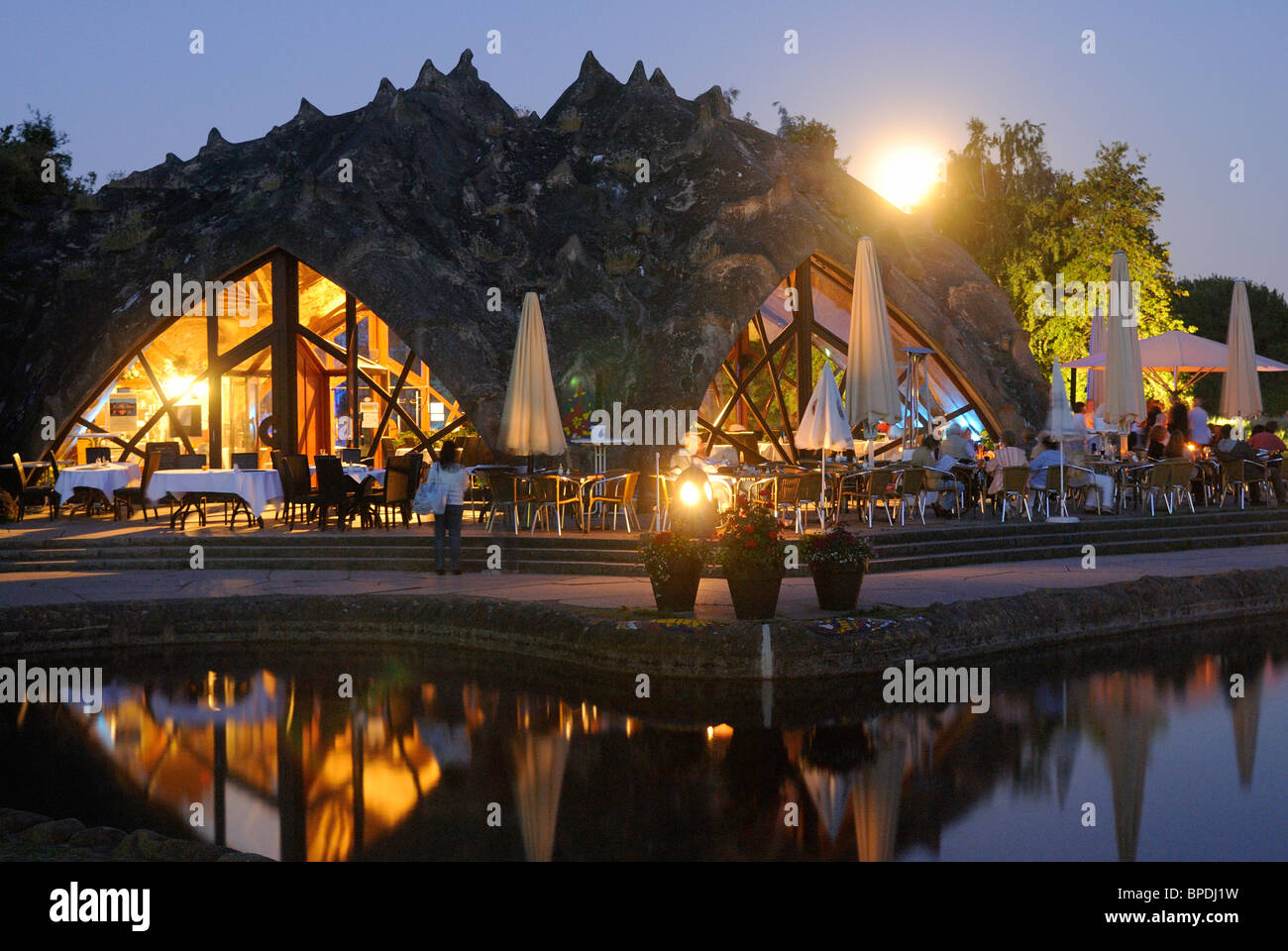 Mittsommernacht, Café am See, Vollmond, Britzer Garten, BUGA-Park, städtischen Garten, Britz, Neukölln, Berlin, Deutschland. Stockfoto