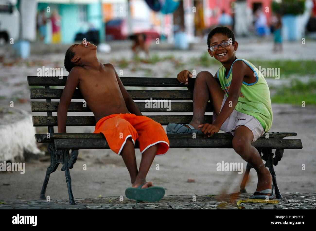 Lächelnde Kinder in Arraial d ' Ajuda, Bahia, Brasilien. Stockfoto