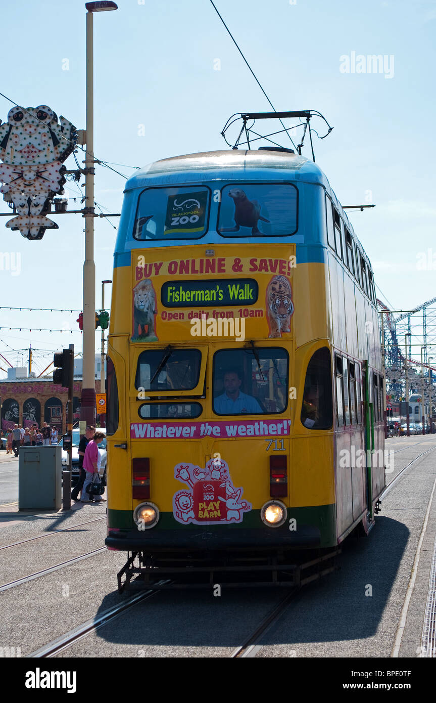 eine traditionelle Strandpromenade Straßenbahn in Blackpool, Lancashire, England, uk Stockfoto