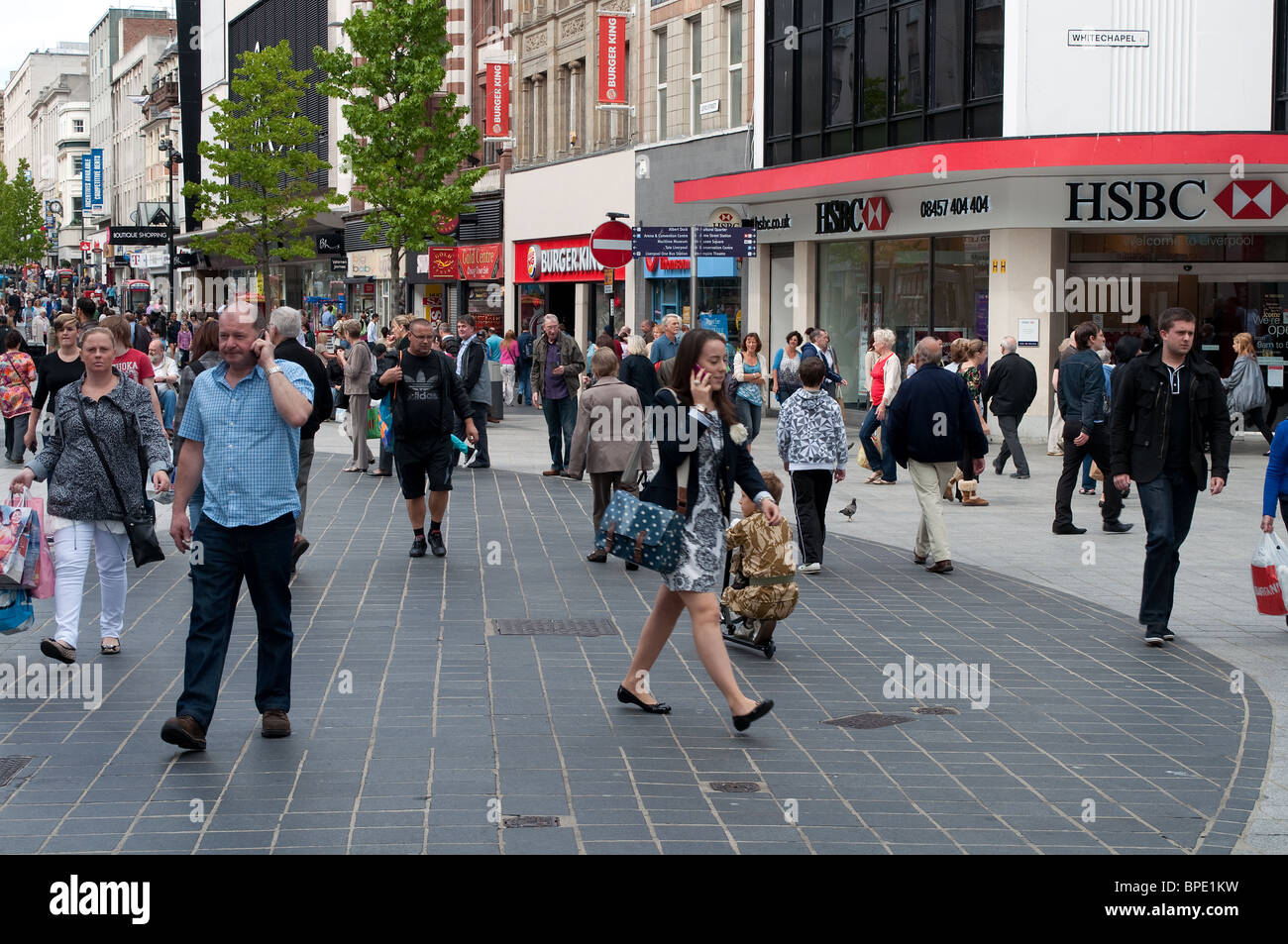ein typischer Tag in der Innenstadt von Liverpool, England, Vereinigtes Königreich Stockfoto
