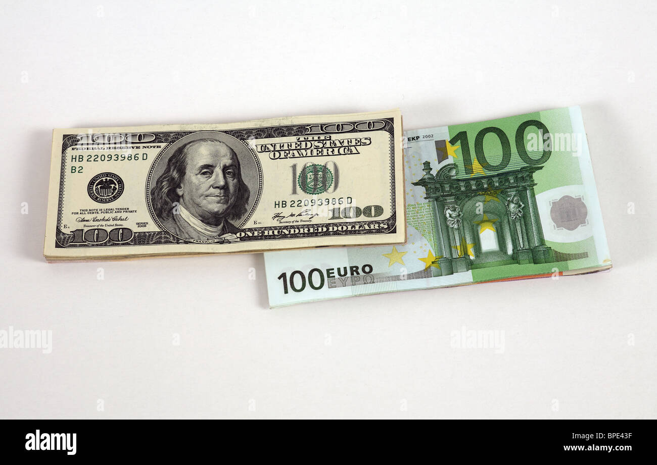 100-Dollar- und 100-Euro-Banknoten Stockfoto