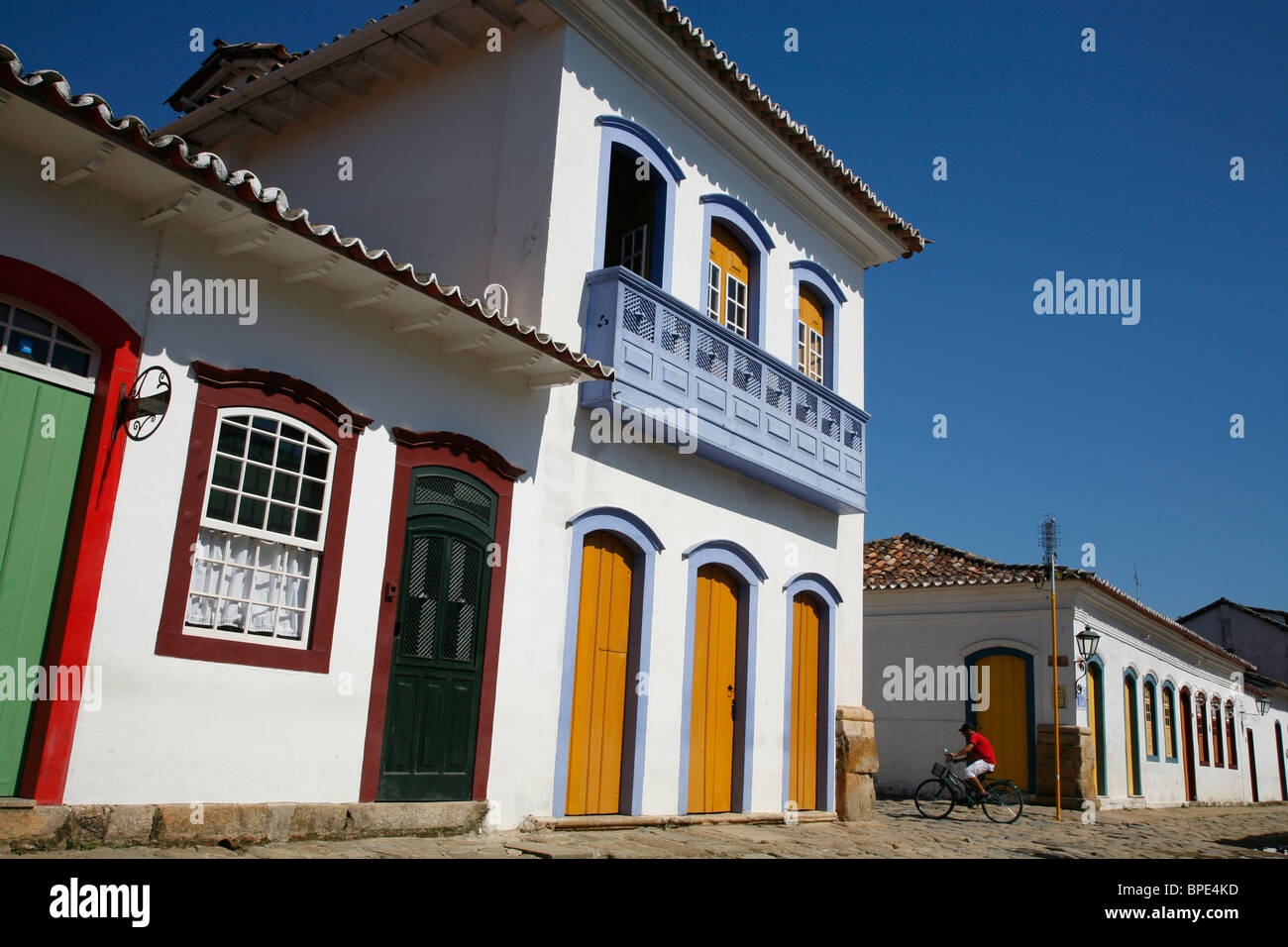 Typischen Häusern im Kolonialstil in der Altstadt von Parati, Bundesstaat Rio De Janeiro, Brasilien. Stockfoto