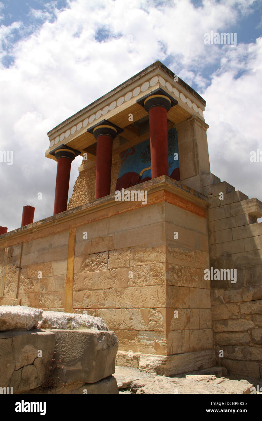 Bastion A am Eingang Nord, bekannt für die Bull-Fresko über es, Palast von Knossos, Heraklion, Kreta, Griechenland Stockfoto