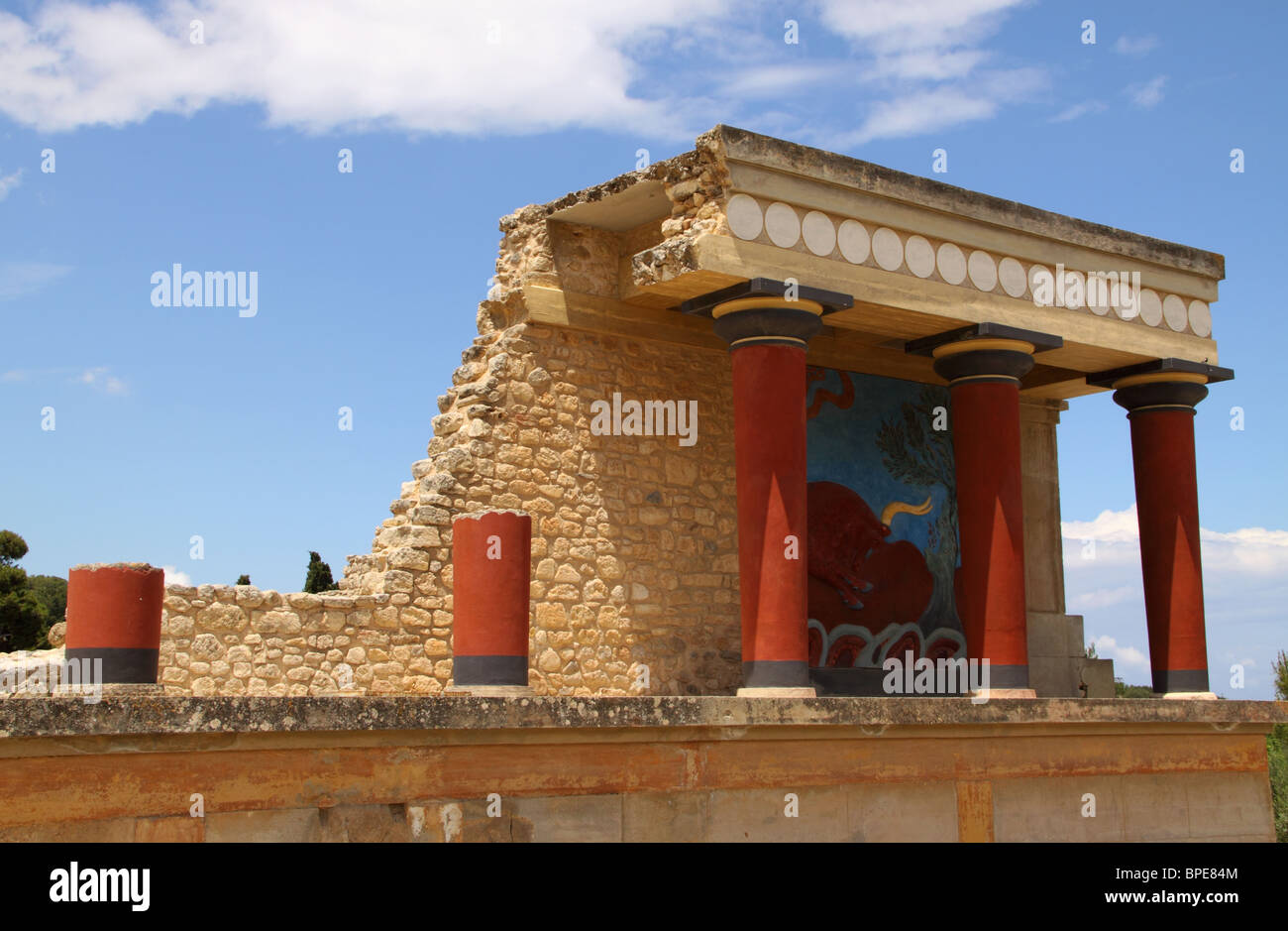 Bastion A am Eingang Nord, bekannt für die Bull-Fresko über es, Palast von Knossos, Heraklion, Kreta, Griechenland Stockfoto