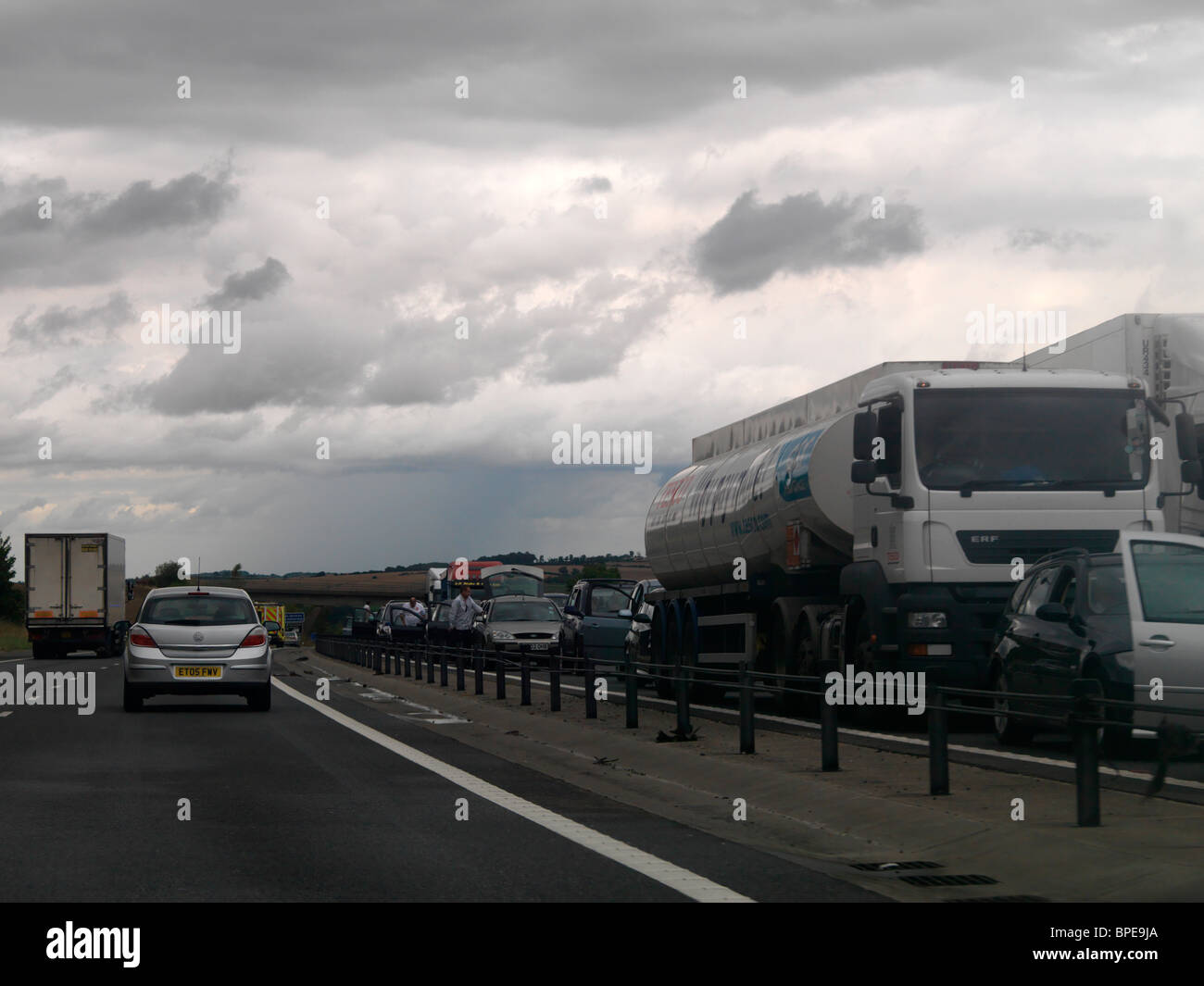 Stau auf der M11 aufgrund eines Unfalls-England Stockfoto